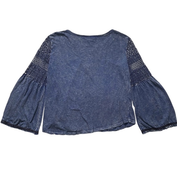 ANGIE Womens Medium Blouse T Shirt Blue Bell Sleeves Embroidered Slim Distressed - Picture 2 of 9